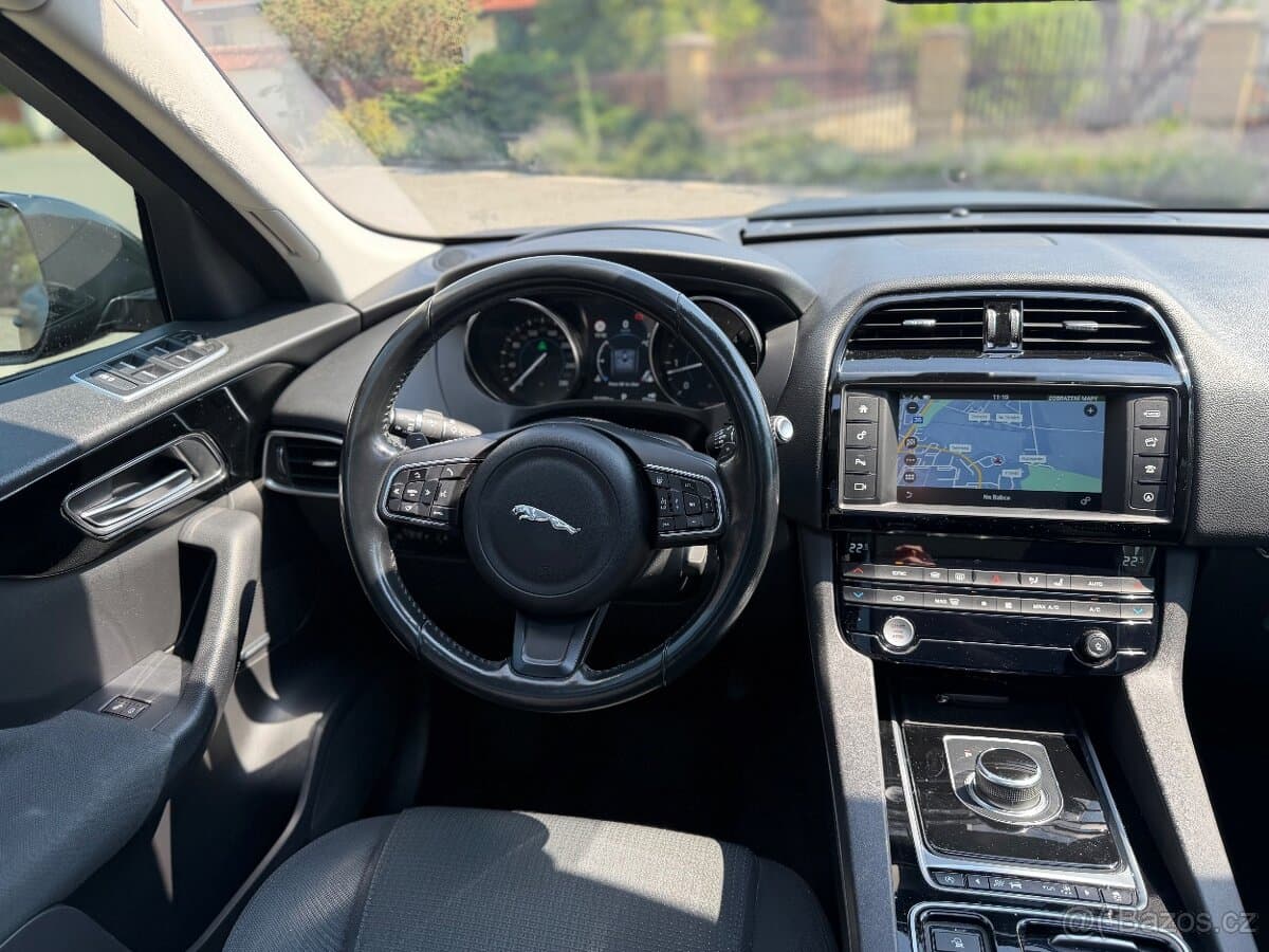 Jaguar F-PACE - 14