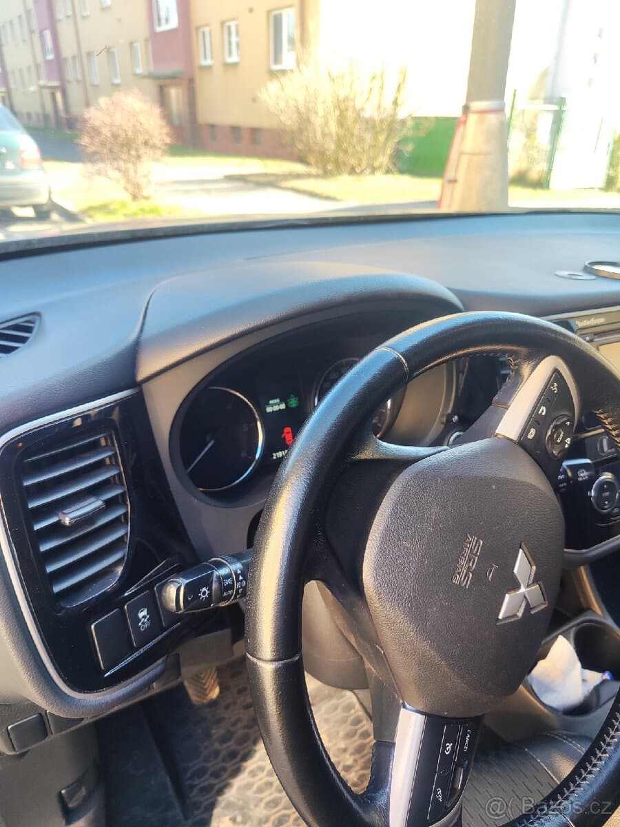 2014 Mitsubishi OUTLANDER - 14