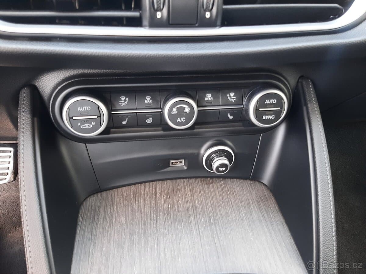 2022 Alfa Romeo STELVIO - 14