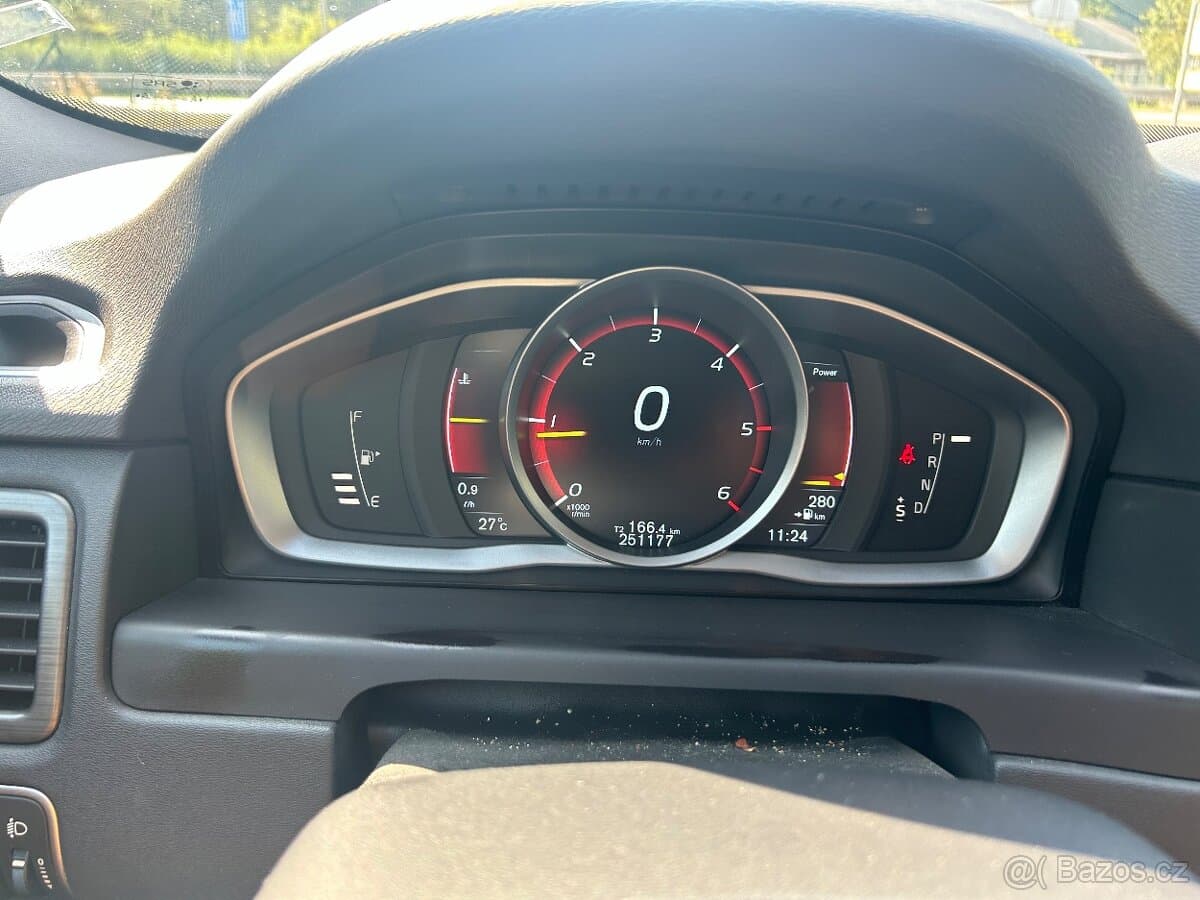 2015 Volvo V70 - 14