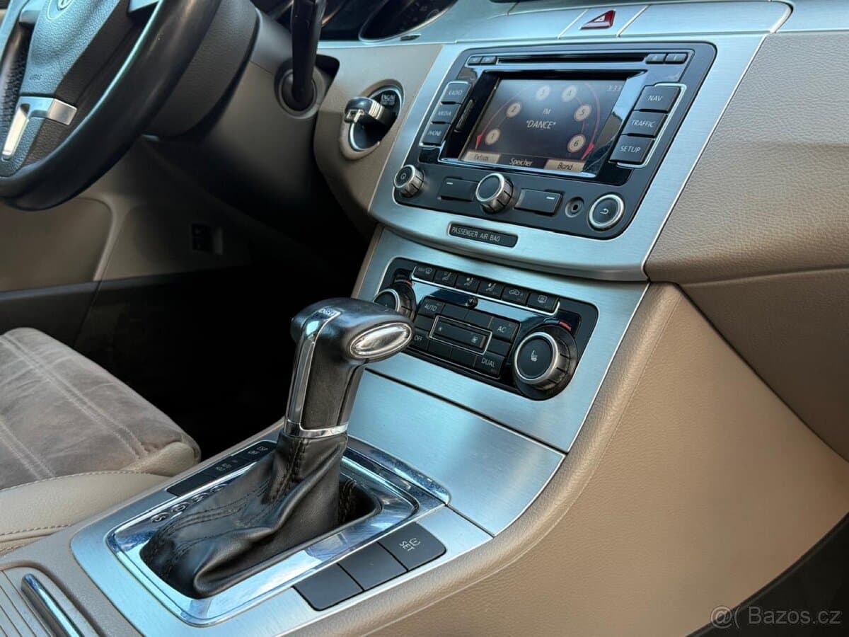 2010 Volkswagen PASSAT - 14