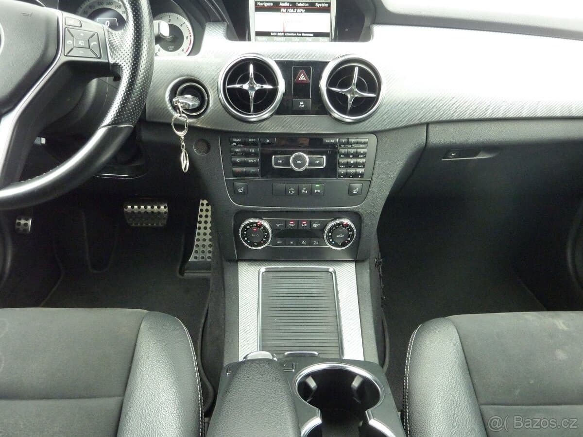 2013 Mercedes-Benz GLK - 14
