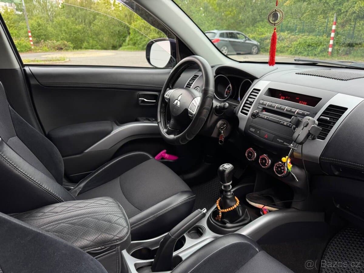 2011 Mitsubishi OUTLANDER - 14