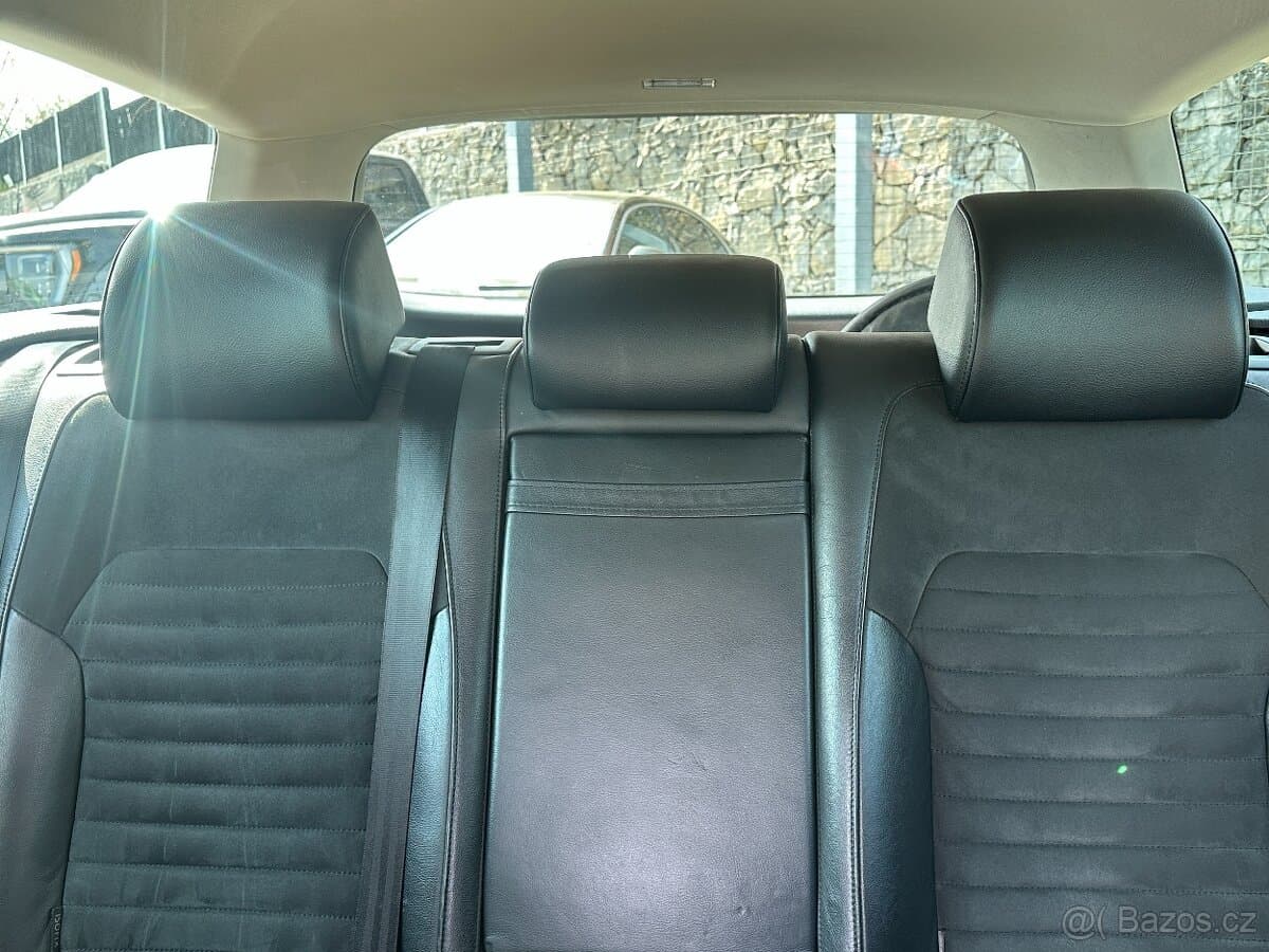 2011 Volkswagen PASSAT - 14