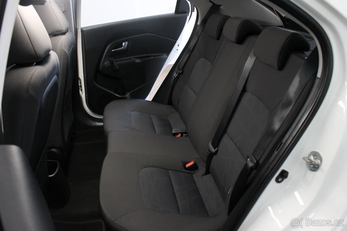 2015 Kia RIO - 14