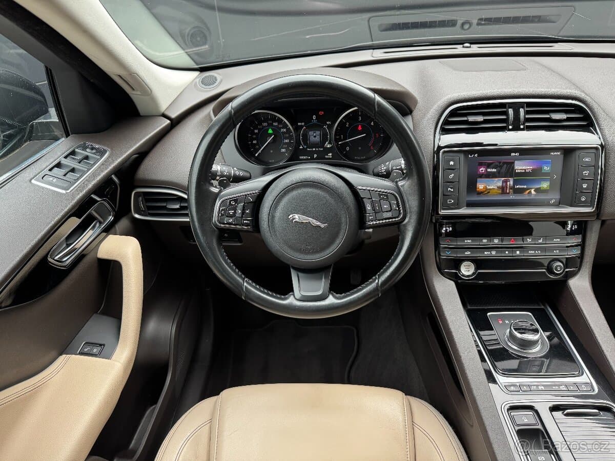2017 Jaguar F-PACE - 14