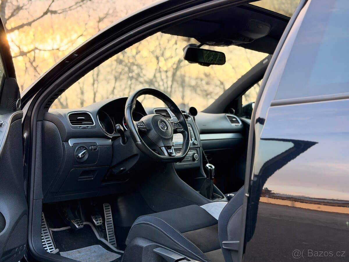 2010 Volkswagen GOLF - 14