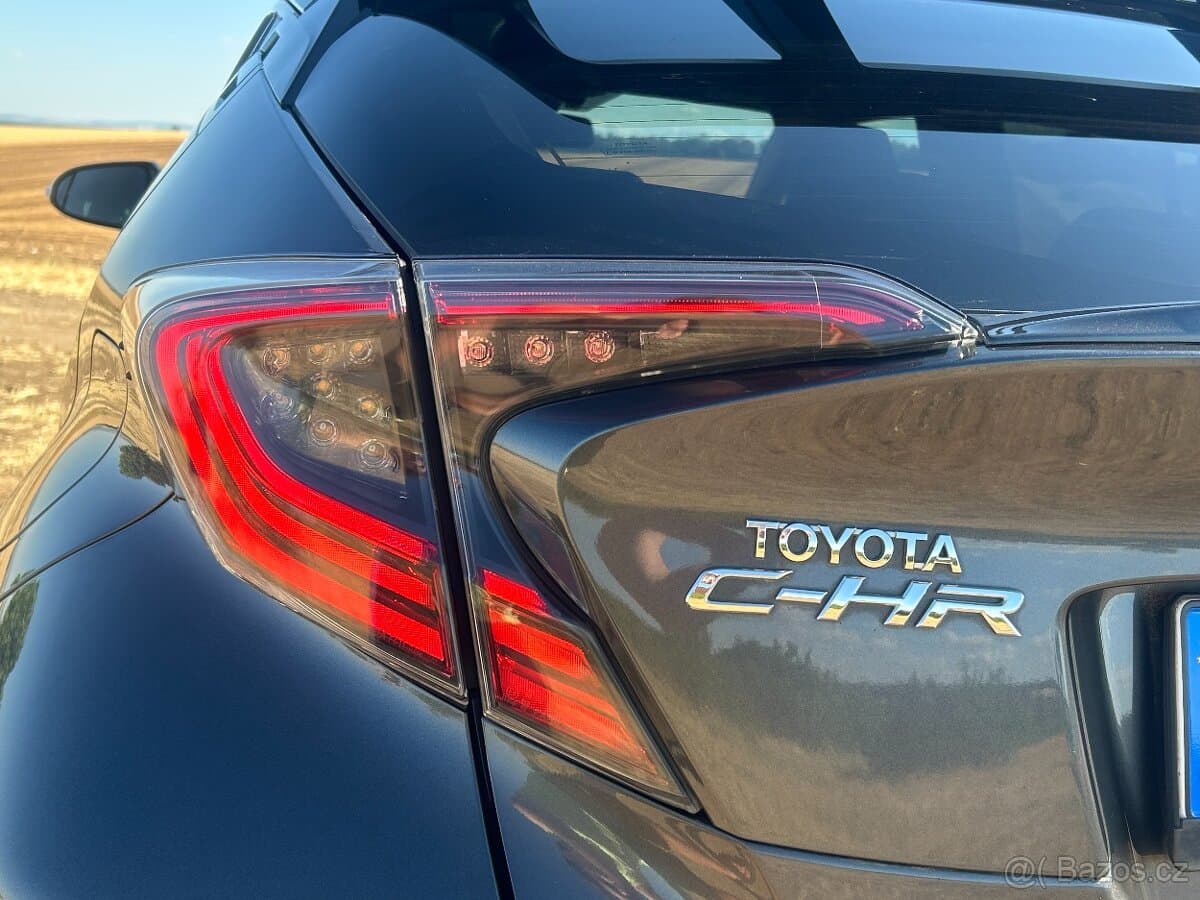 2017 Toyota C-HR - 14