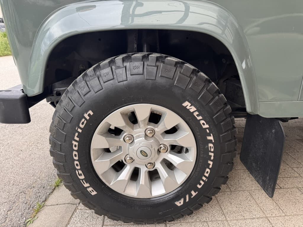 2010 Land Rover DEFENDER - 14