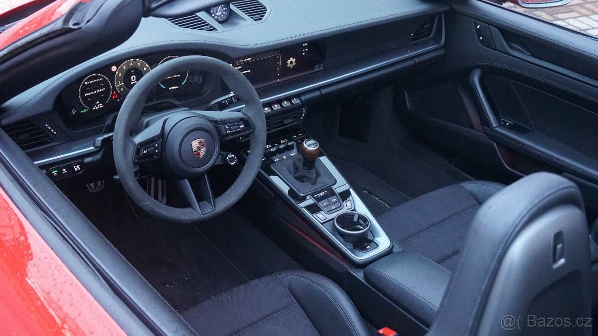 2025 Porsche 911 - 14