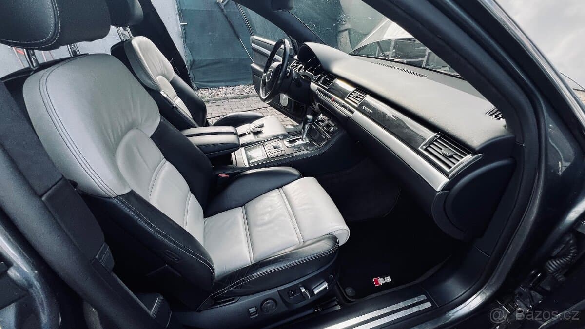 2008 Audi S8 - 14