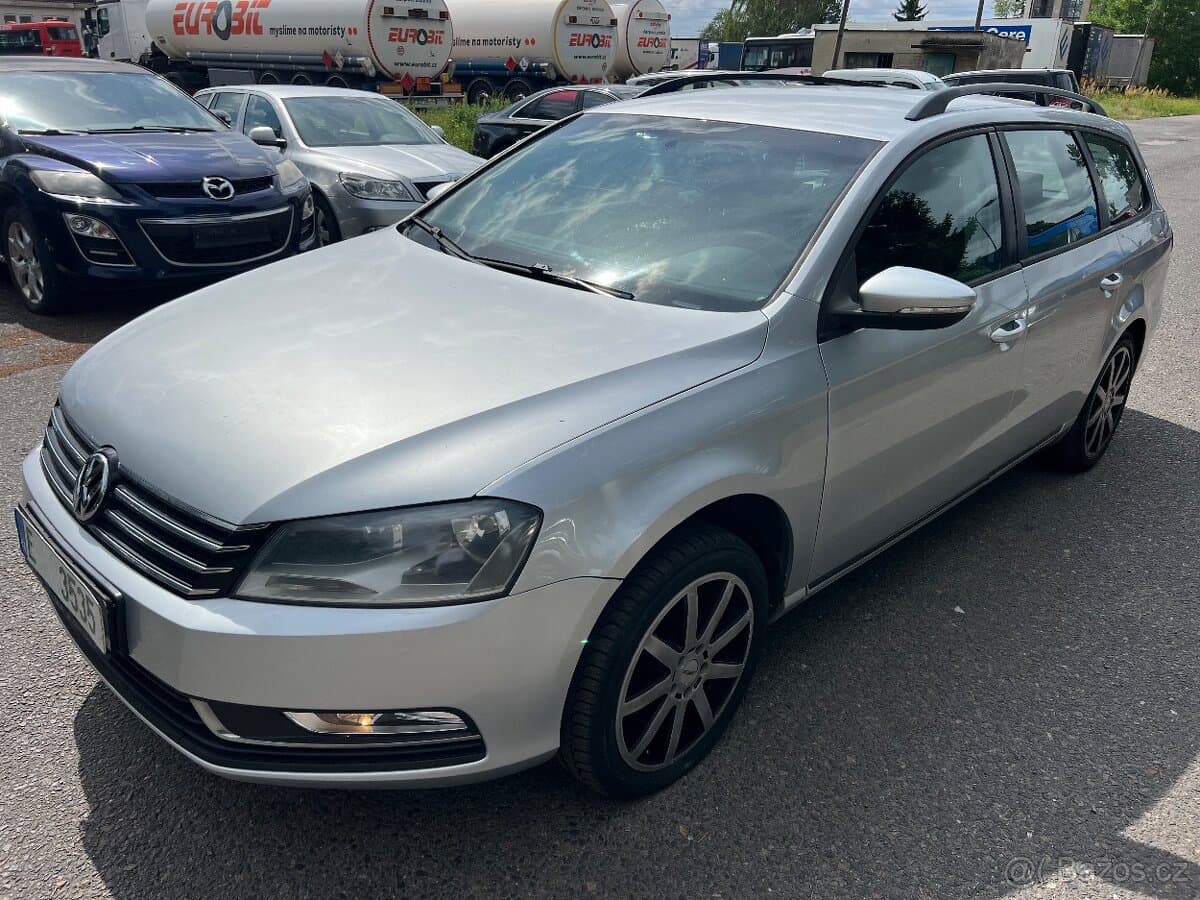 2011 Volkswagen PASSAT - 14