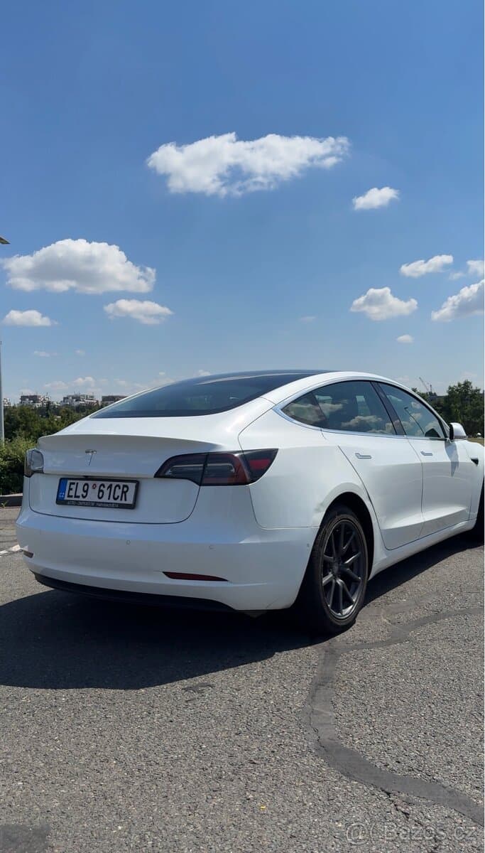 Tesla MODEL 3 - 14