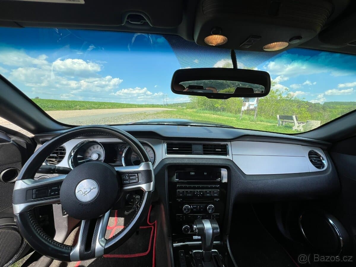 2012 Ford MUSTANG - 14