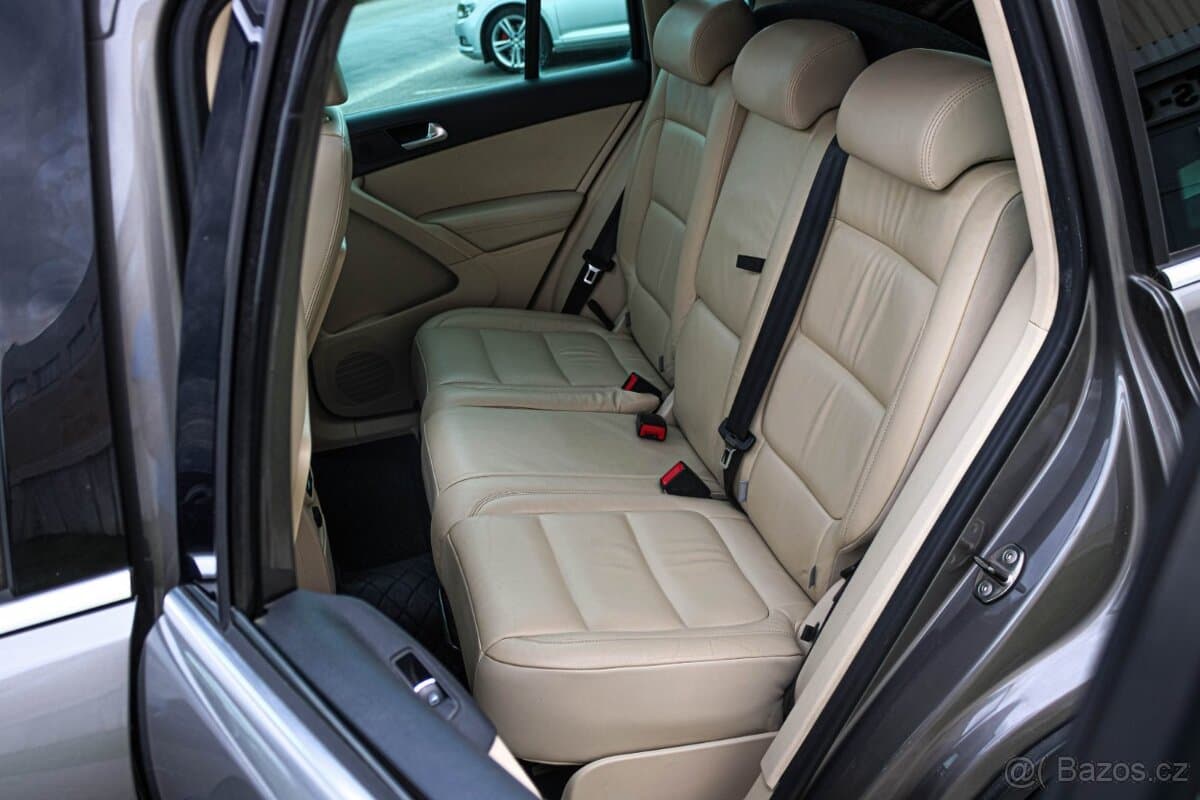 2010 Volkswagen TIGUAN - 14