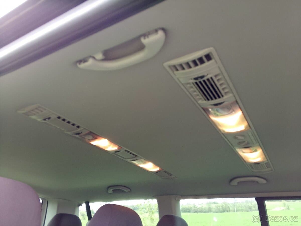 2010 Volkswagen CARAVELLE - 14