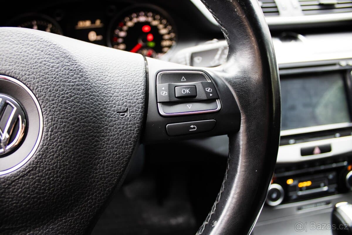 2011 Volkswagen PASSAT - 14