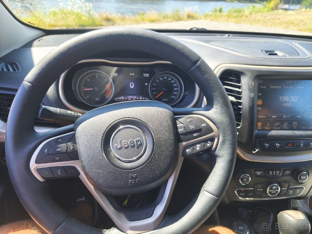 2017 Jeep CHEROKEE - 14