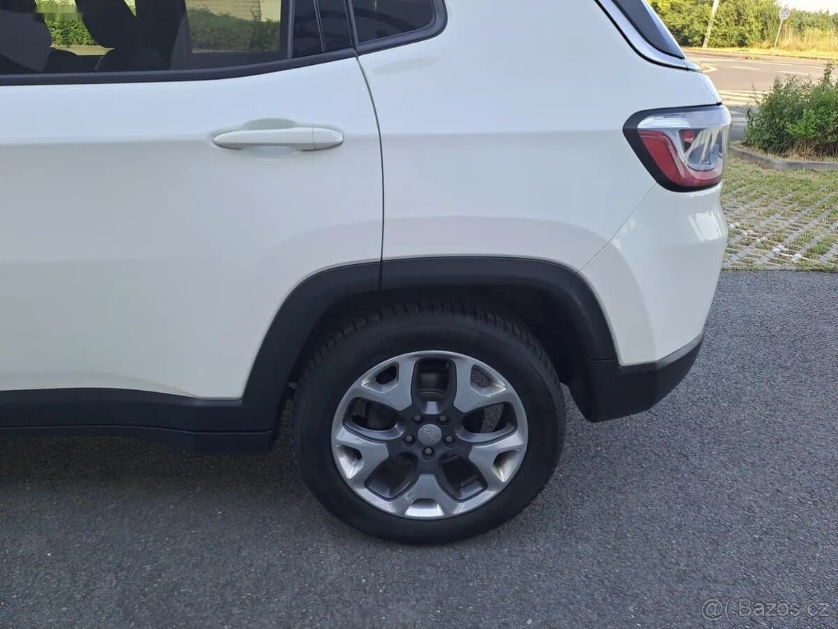 2019 Jeep COMPASS - 14