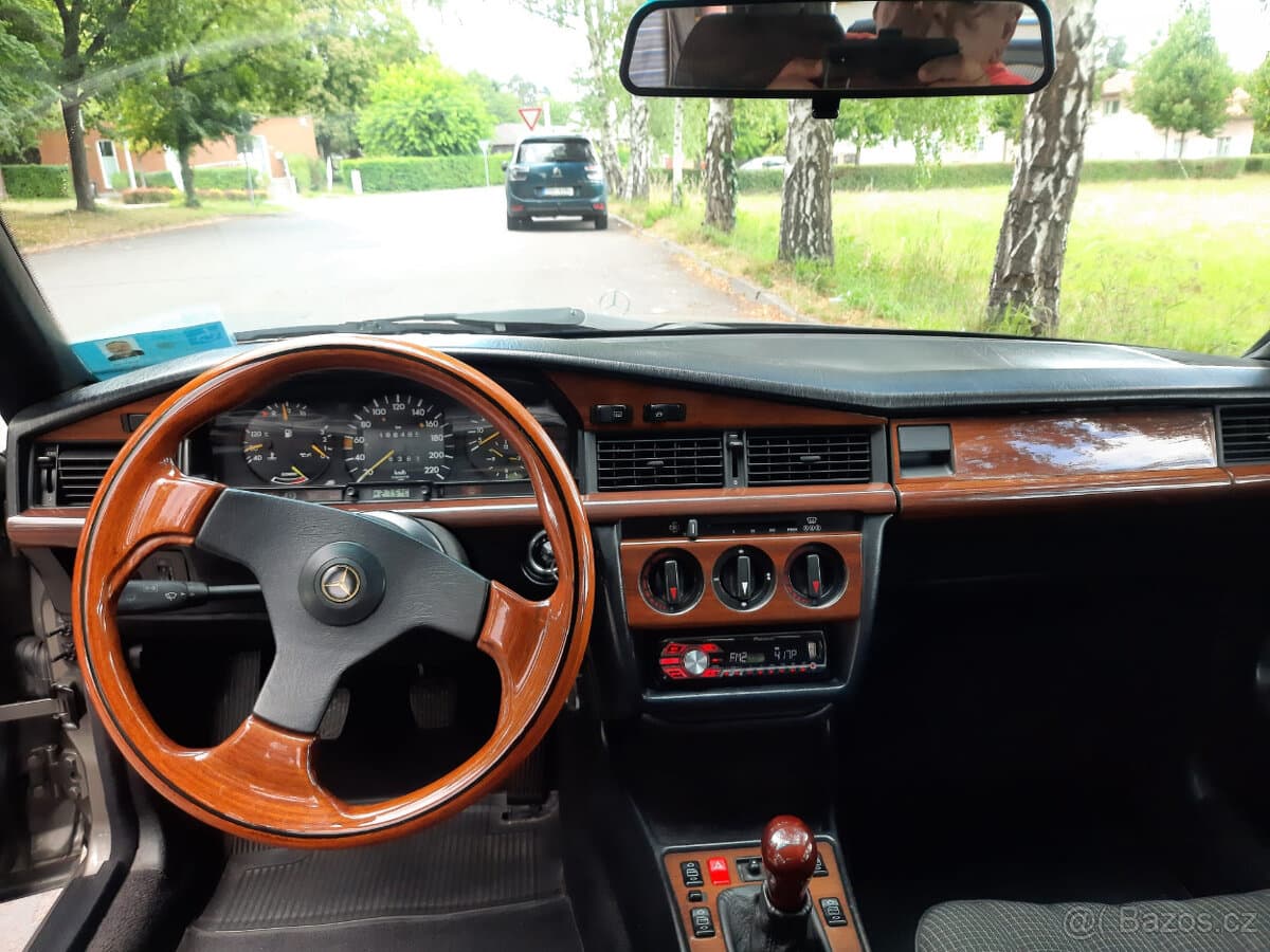 1984 Mercedes-Benz 190 - 14