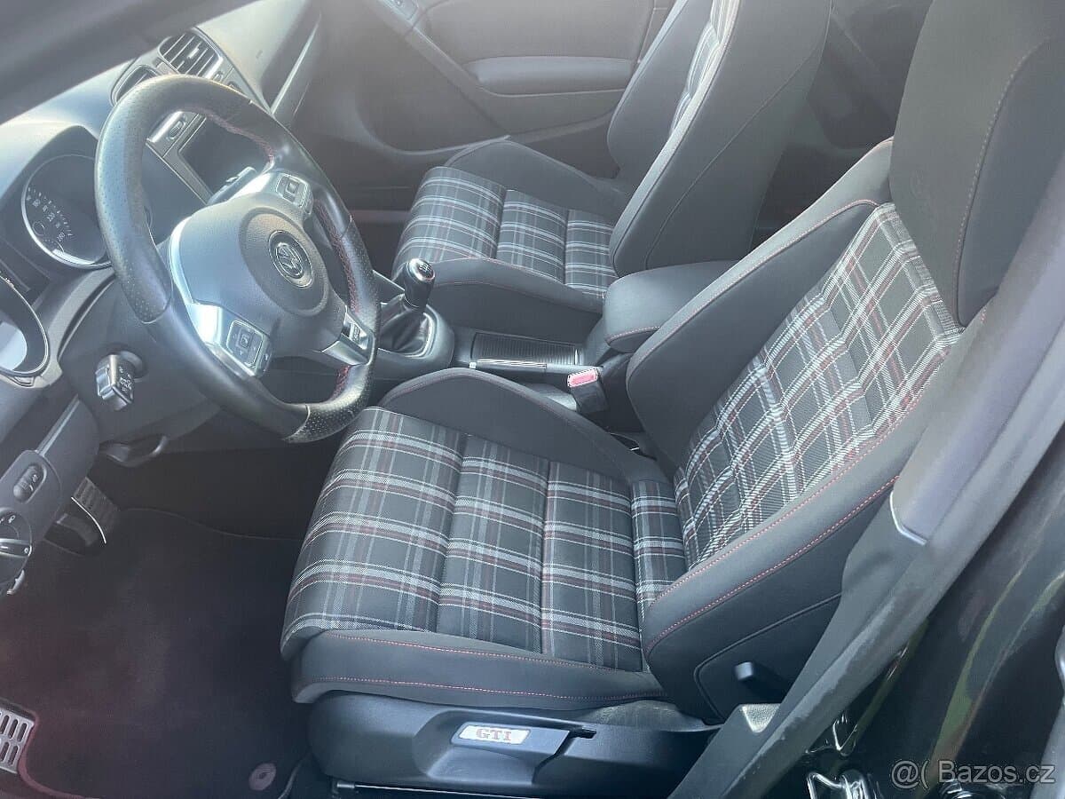 2010 Volkswagen GOLF - 14