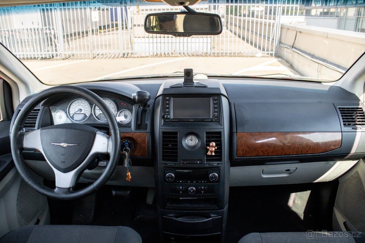 2009 Chrysler VOYAGER - 14