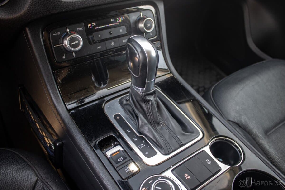 2017 Volkswagen TOUAREG - 14