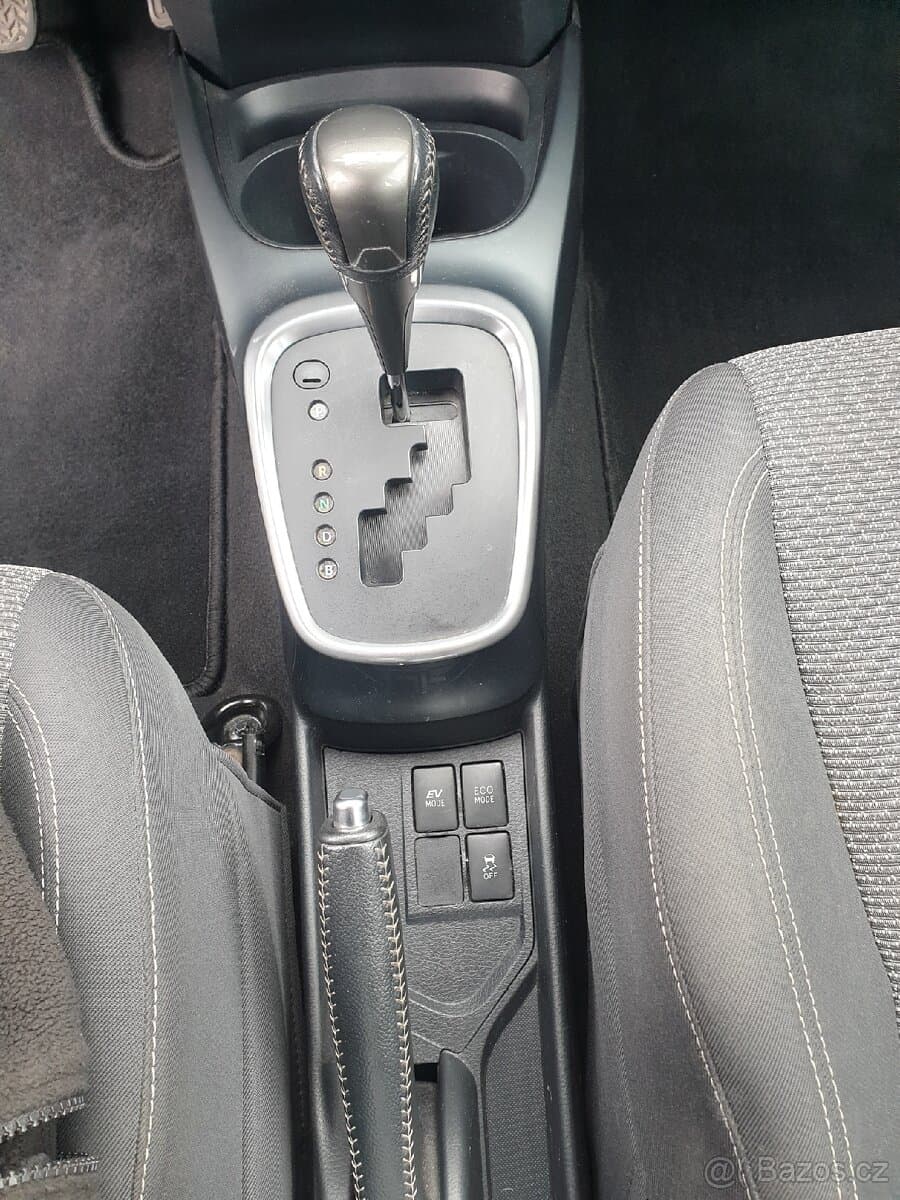 2015 Toyota YARIS - 14