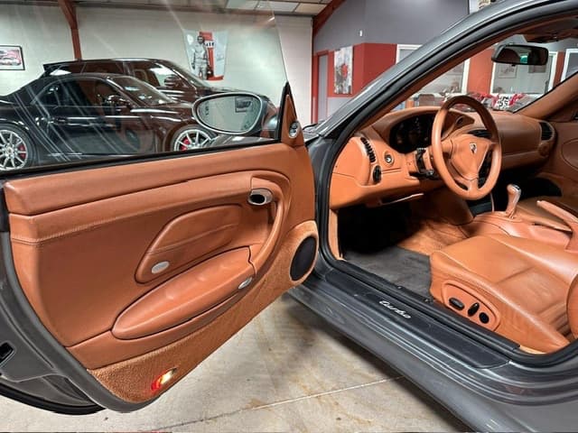 2001 Porsche 911 - 14