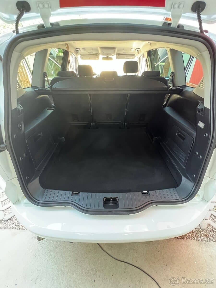 2011 Ford S-MAX - 14