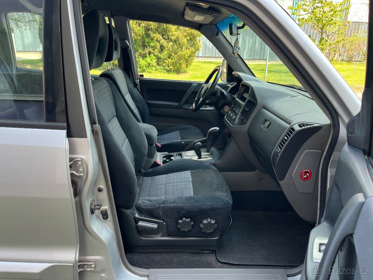 2005 Mitsubishi PAJERO - 14