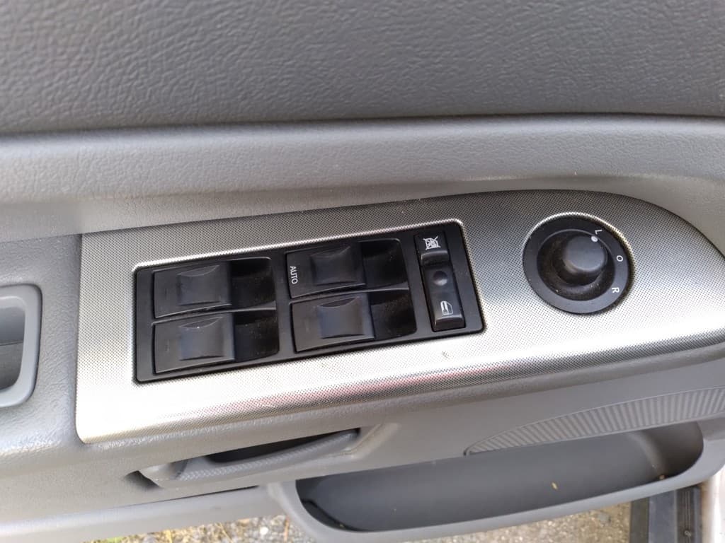 2004 Jeep CHEROKEE - 14