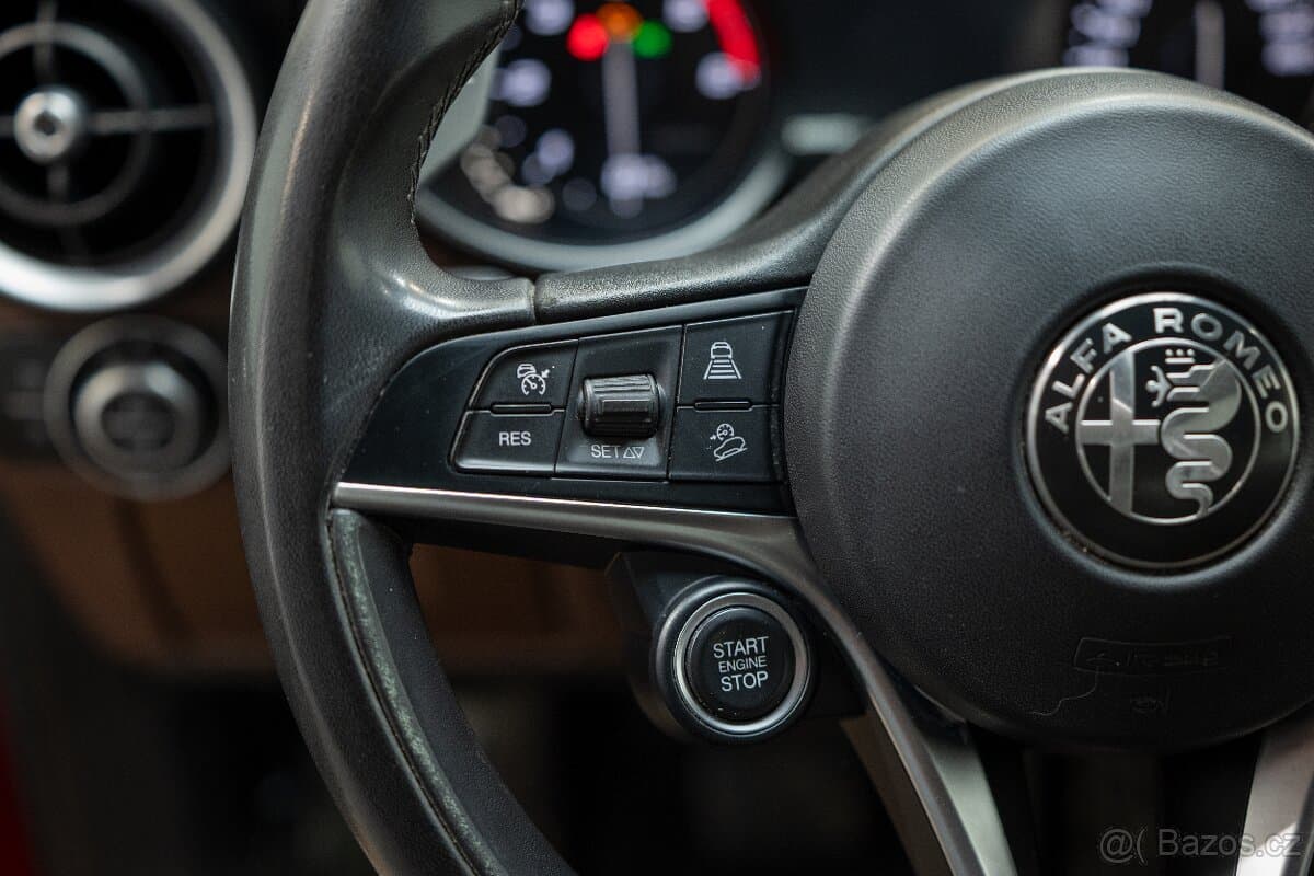 2017 Alfa Romeo STELVIO - 14