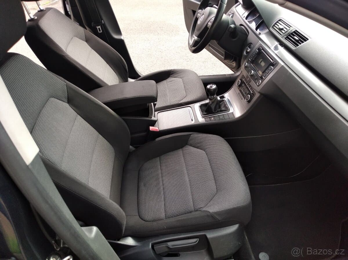 2011 Volkswagen PASSAT - 14
