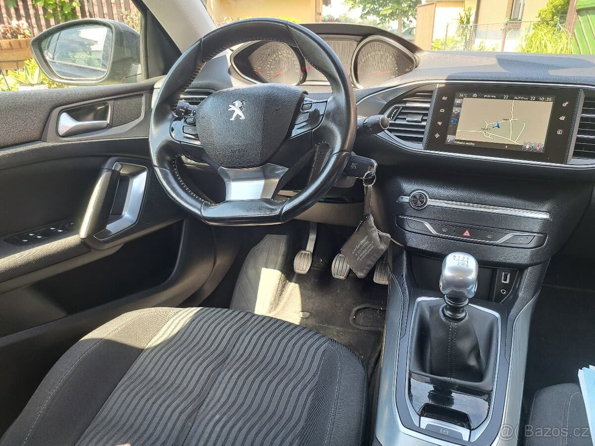 2015 Peugeot 308 - 14