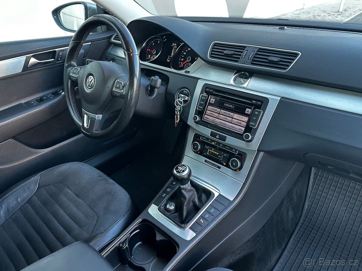 2011 Volkswagen PASSAT - 14