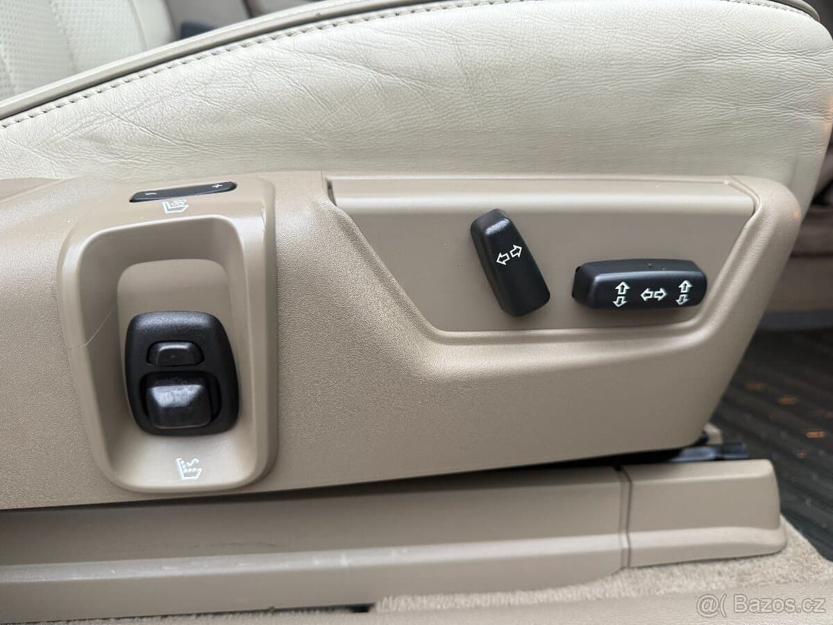 2011 Volvo XC90 - 14