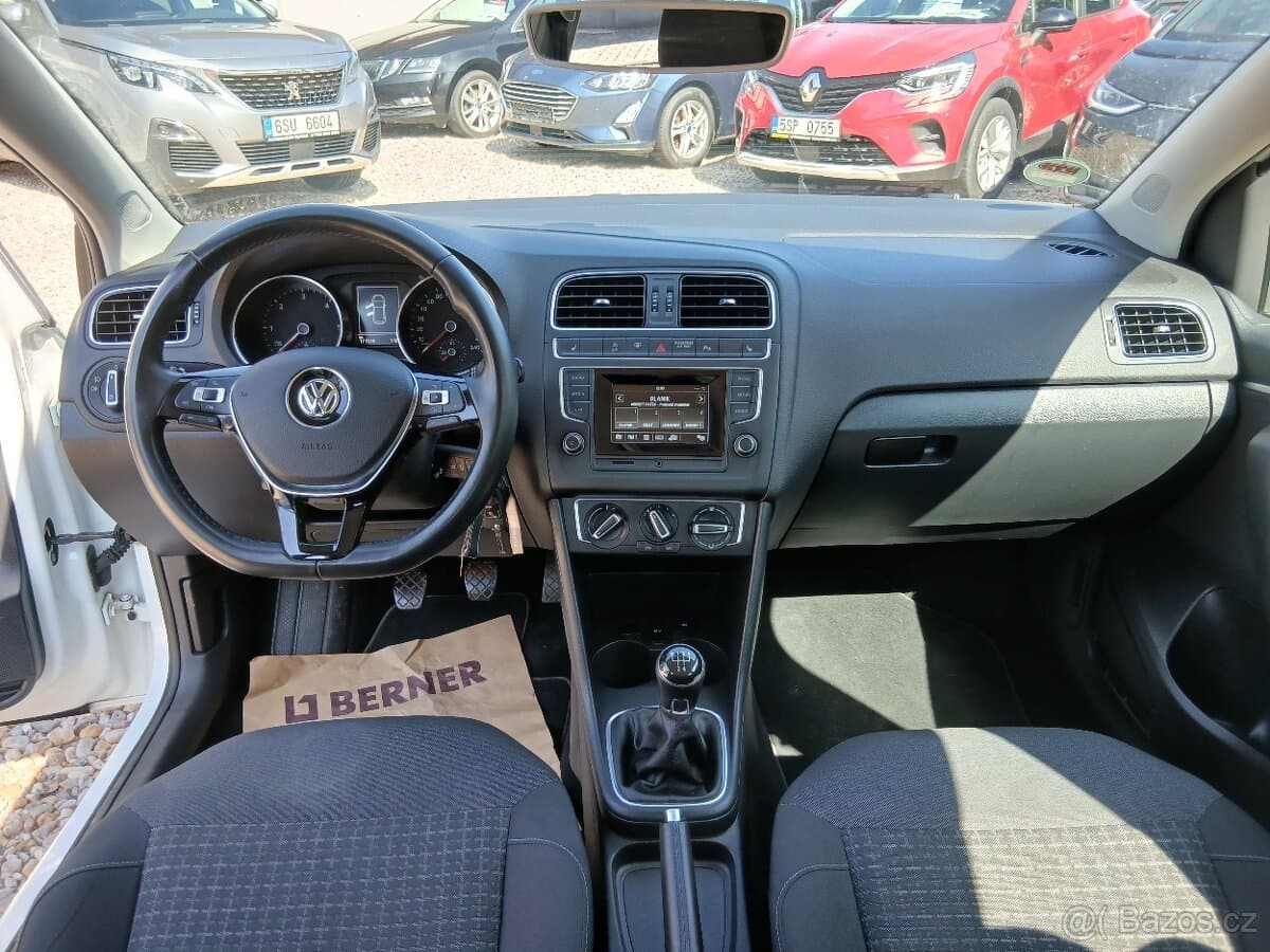 2015 Volkswagen POLO - 14