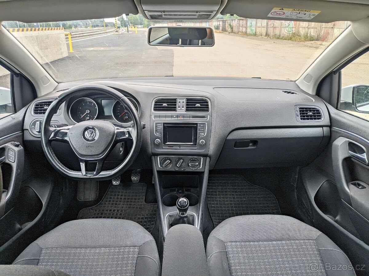 2016 Volkswagen POLO - 14