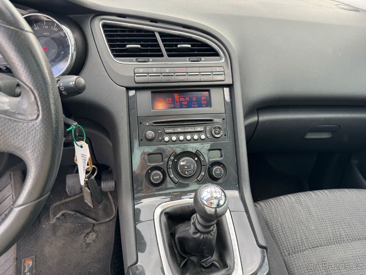 2012 Peugeot 5008 - 14