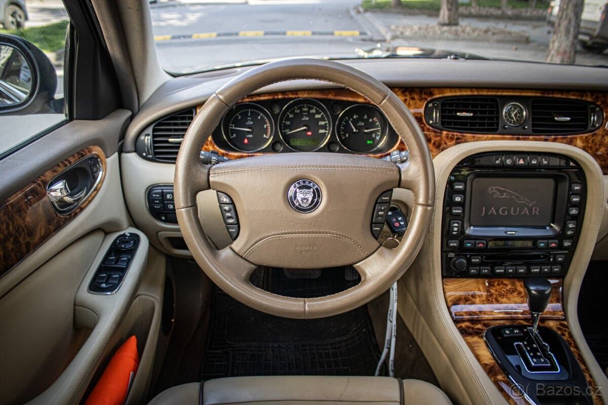 2007 Jaguar XJ - 14