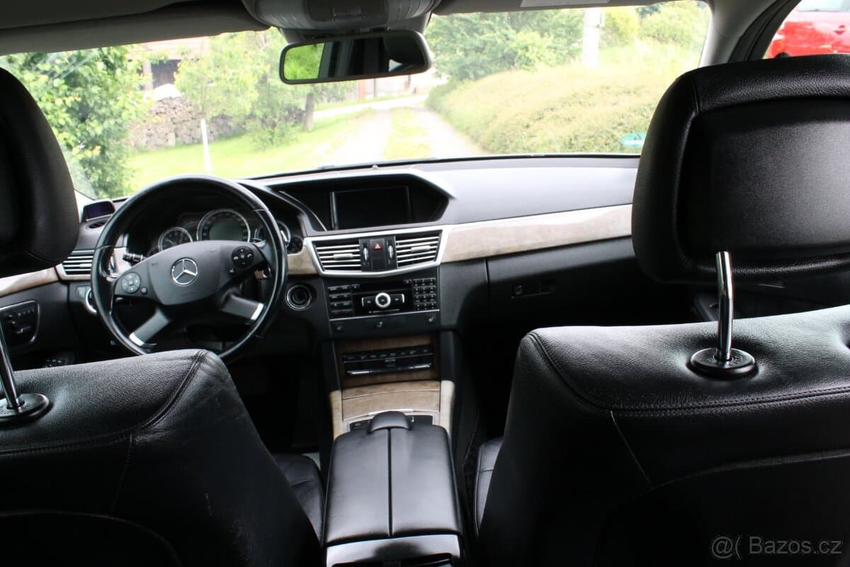 2010 Mercedes-Benz E-CLASS - 14
