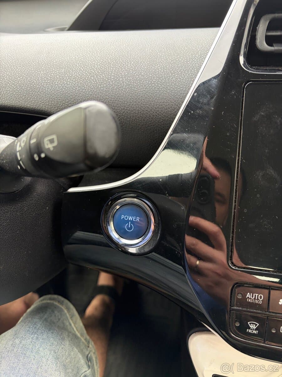 2018 Toyota PRIUS - 14