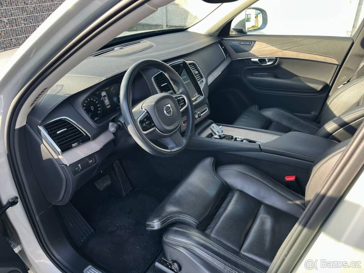 2022 Volvo XC90 - 14