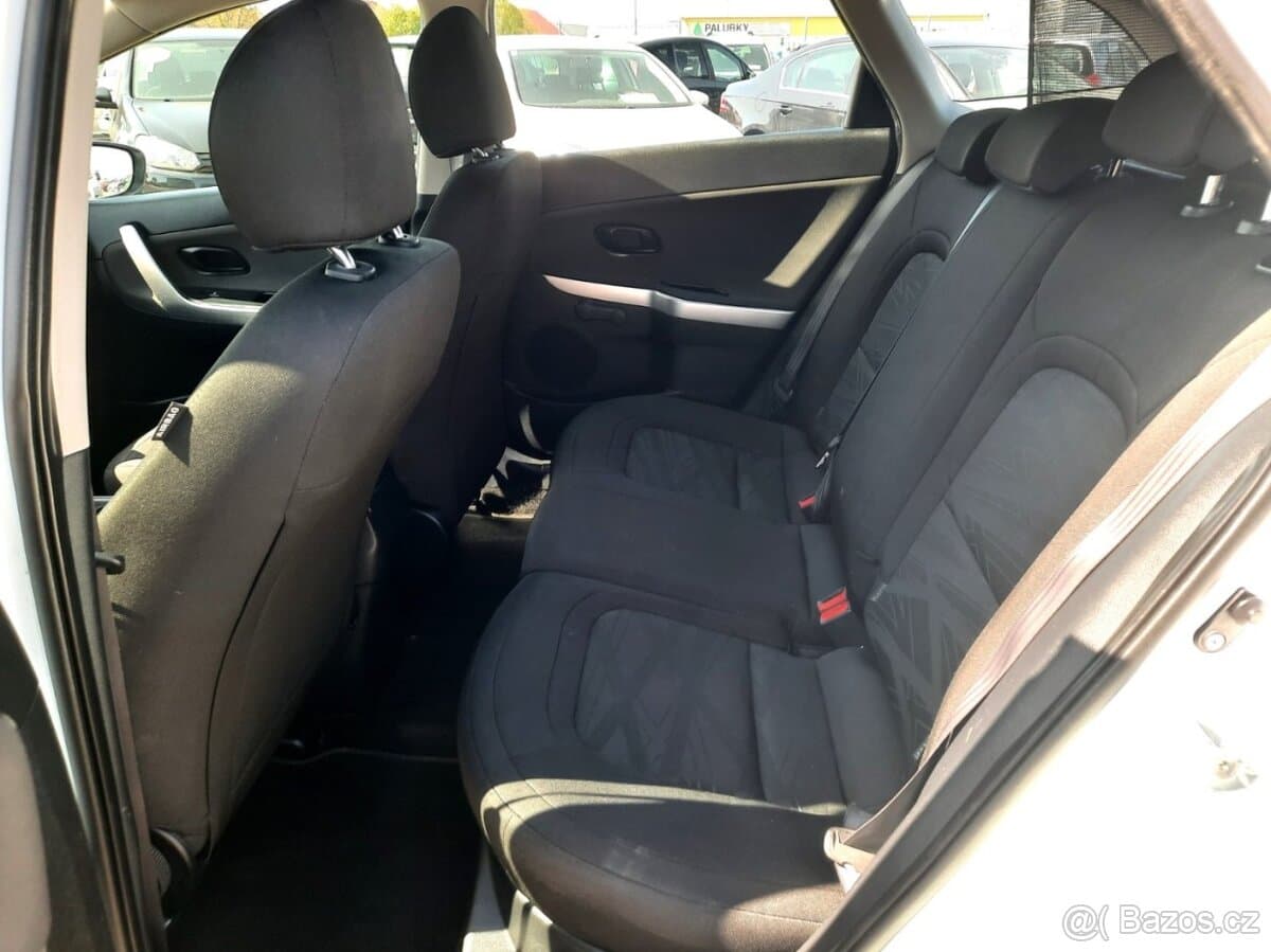 2013 Kia CEE'D - 14