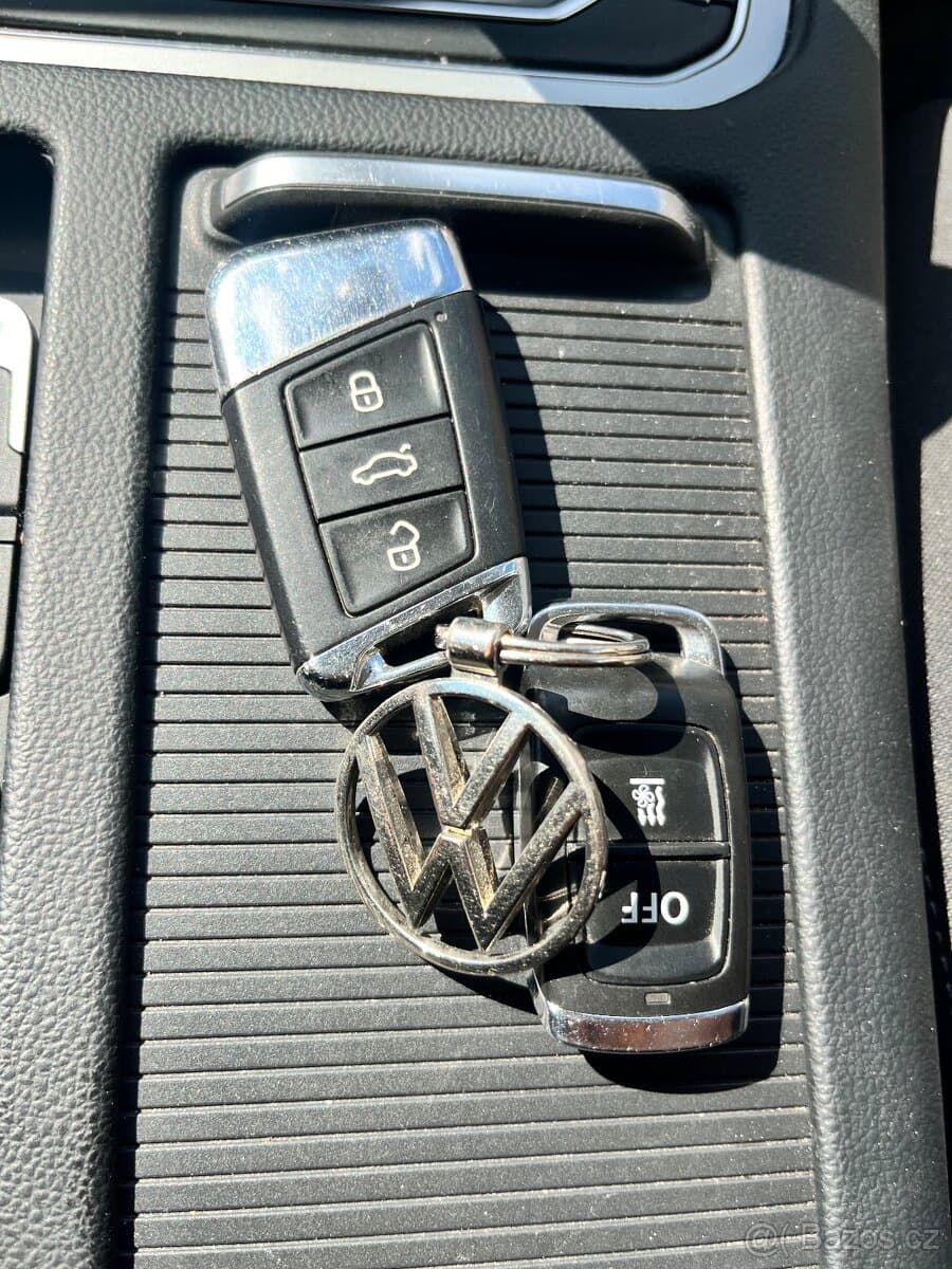 2017 Volkswagen PASSAT - 14