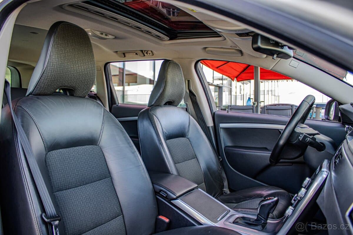 2016 Volvo V70 - 14
