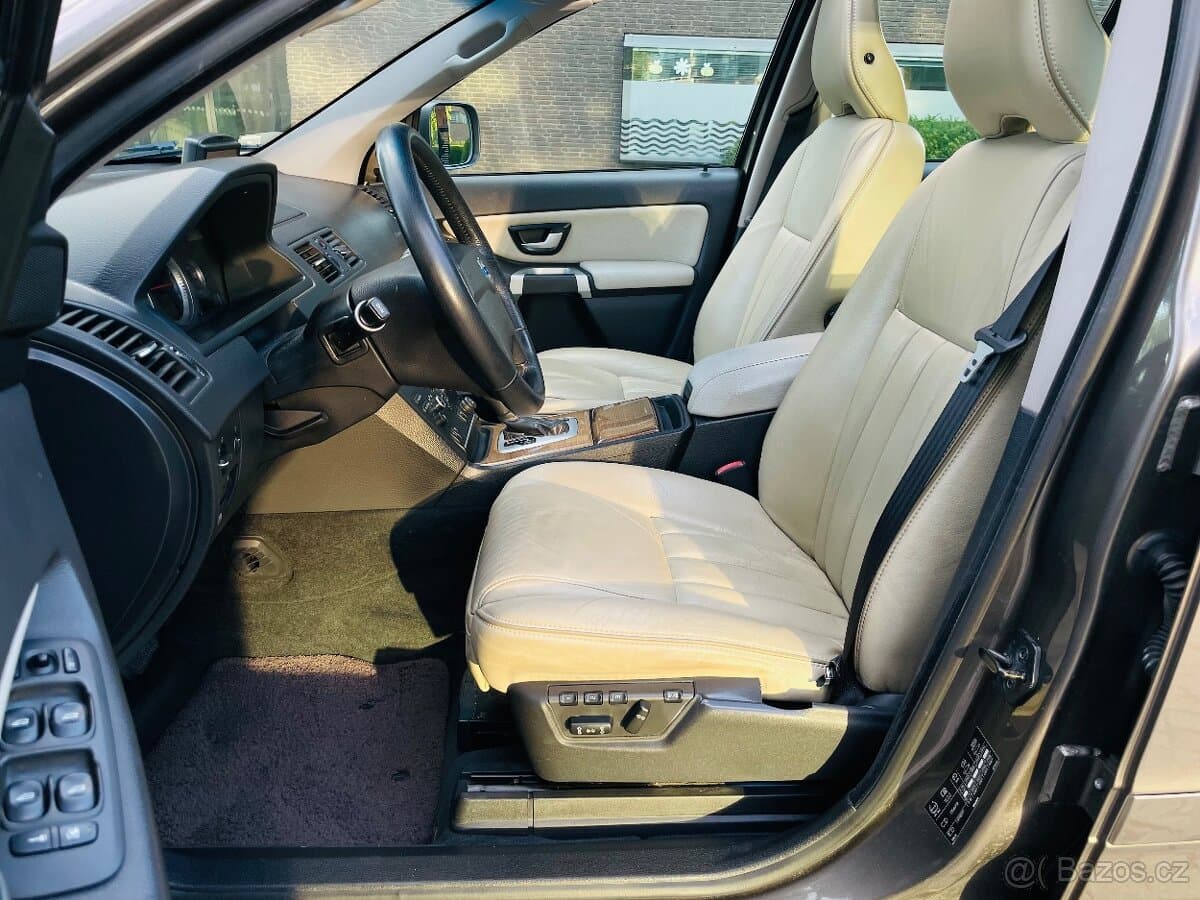 2011 Volvo XC90 - 14