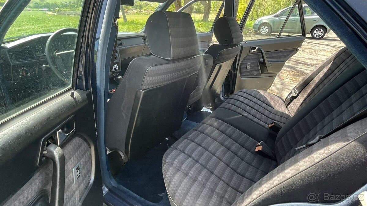 1988 Mercedes-Benz 190 - 14