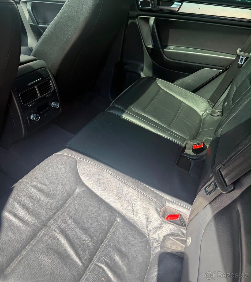 2011 Volkswagen TOUAREG - 14